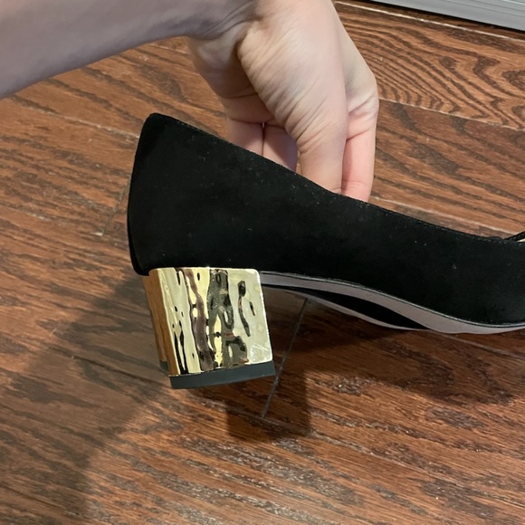 Ann Taylor 6.5 Gold Block Suede Shoe - Picture 7 of 7